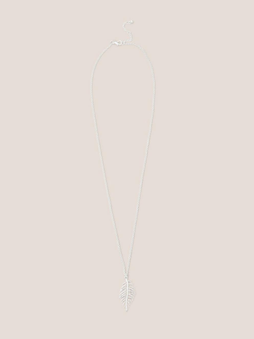 Cut Out Daisy Necklace in SILVER TONE - FLAT FRONT