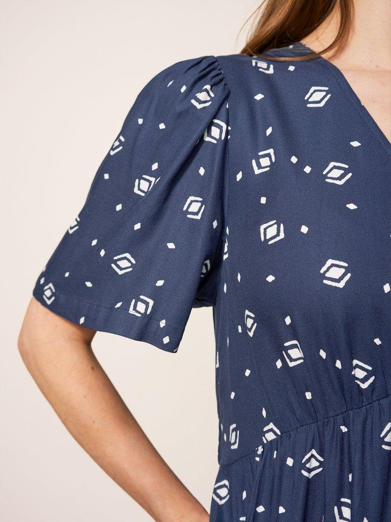 Take A Flight Dress in NAVY PRINT - MODEL DETAIL