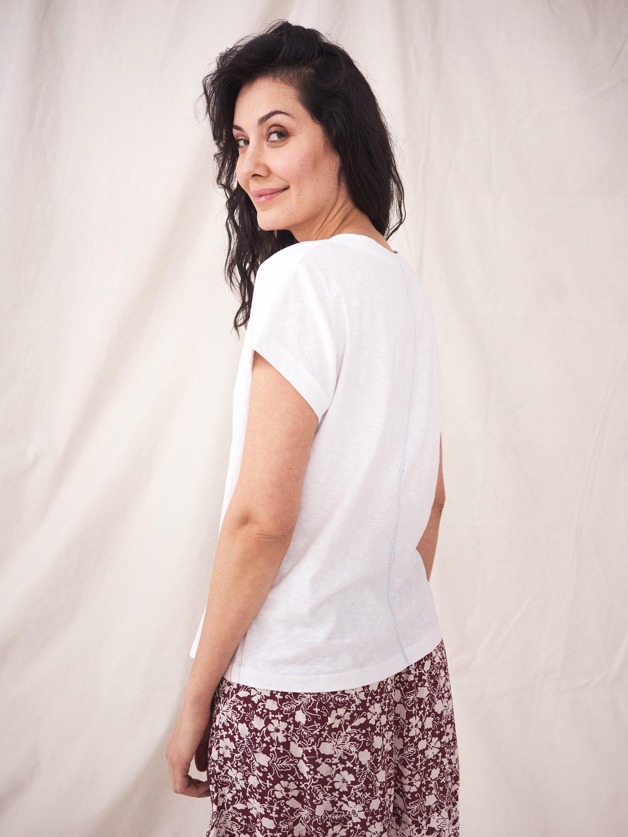 Nelly Notch Tee in BRIL WHITE - MODEL BACK