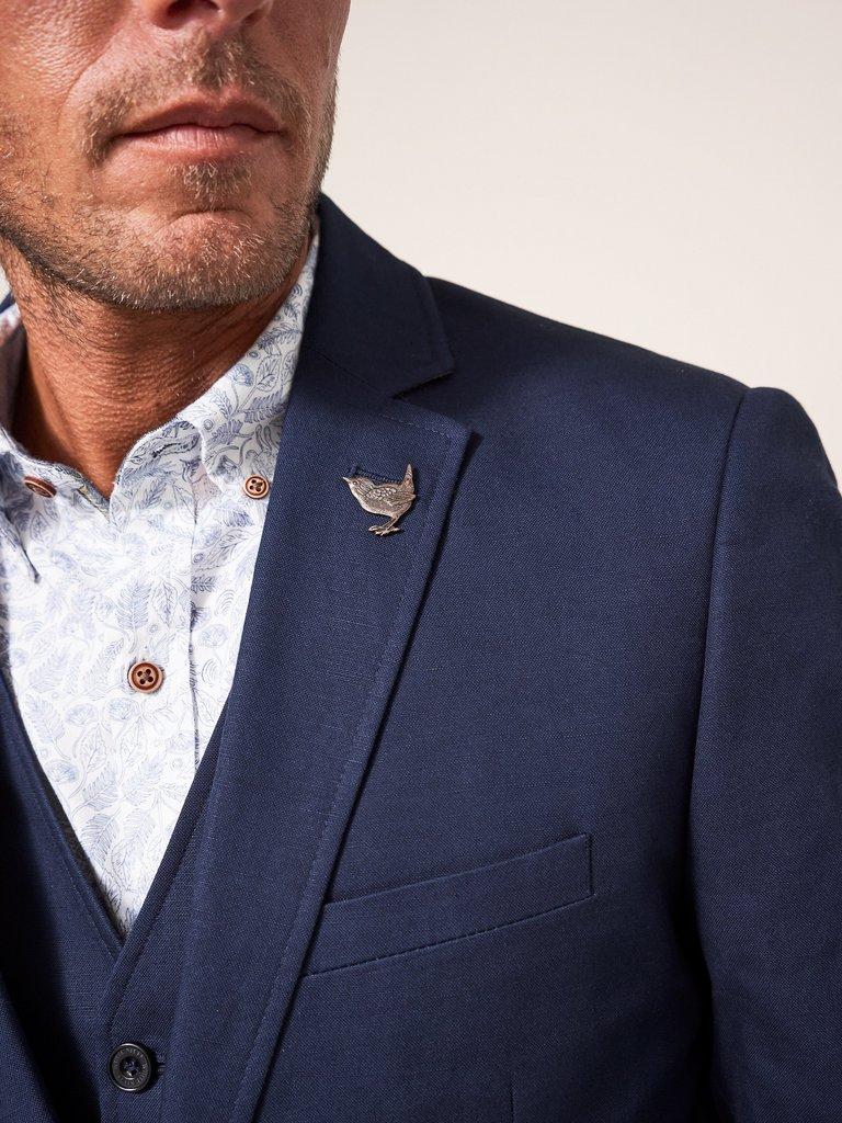 Foss Cotton Linen Blazer in DARK NAVY - MODEL DETAIL