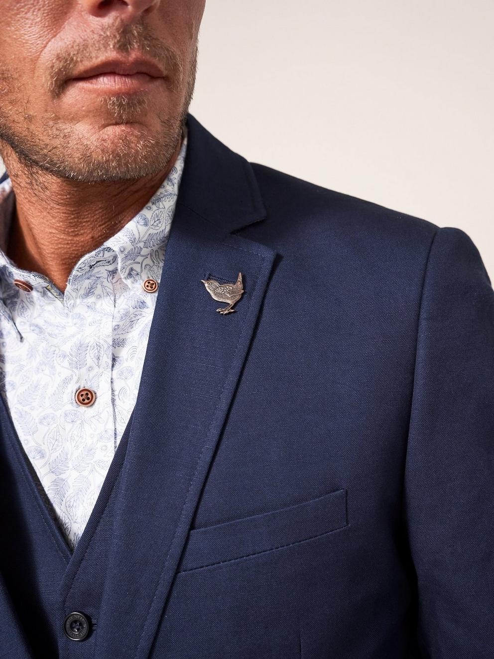 Foss Cotton Linen Blazer in DARK NAVY - MODEL DETAIL