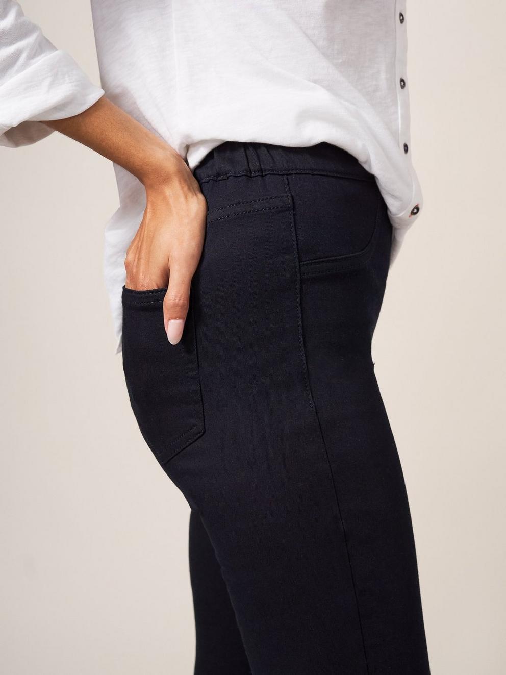 Janey Full Length Jegging in DK DENIM - MODEL DETAIL