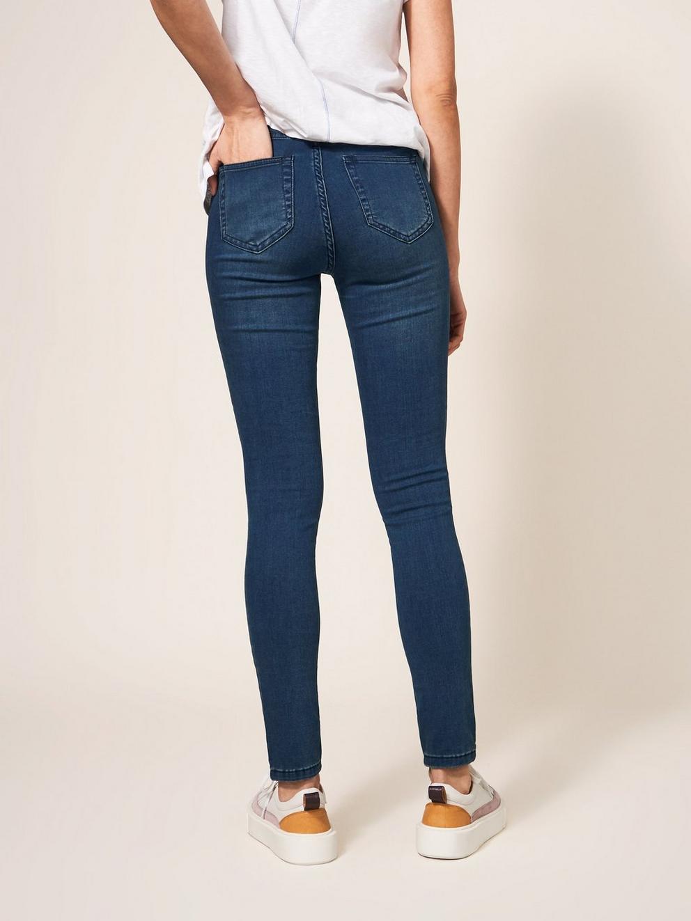 Janey Full Length Jegging in MID DENIM - MODEL BACK