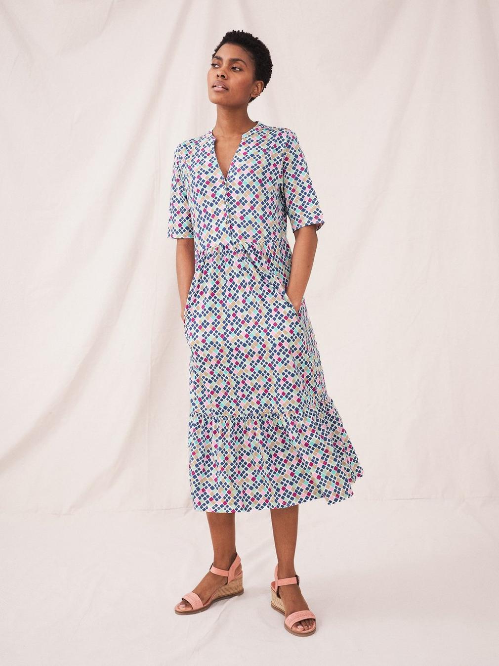 Naya Jersey Dress Midi in IVORY MLT - MODEL FRONT