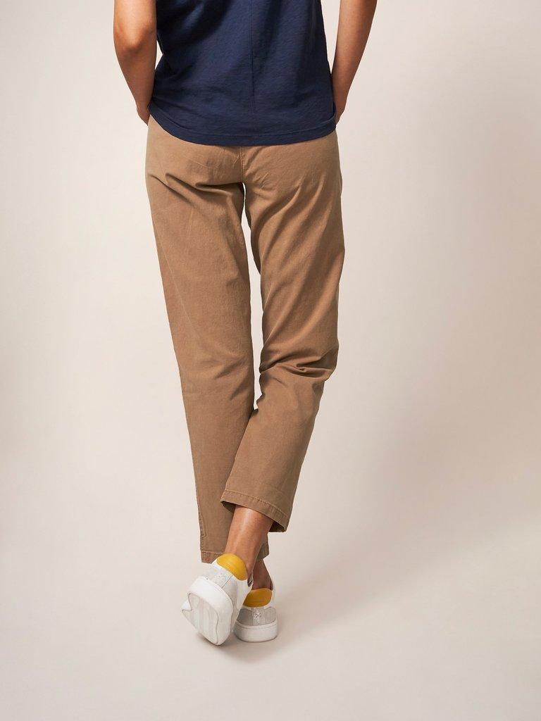 Twister Chino Trousers in LGT NAT - MODEL BACK