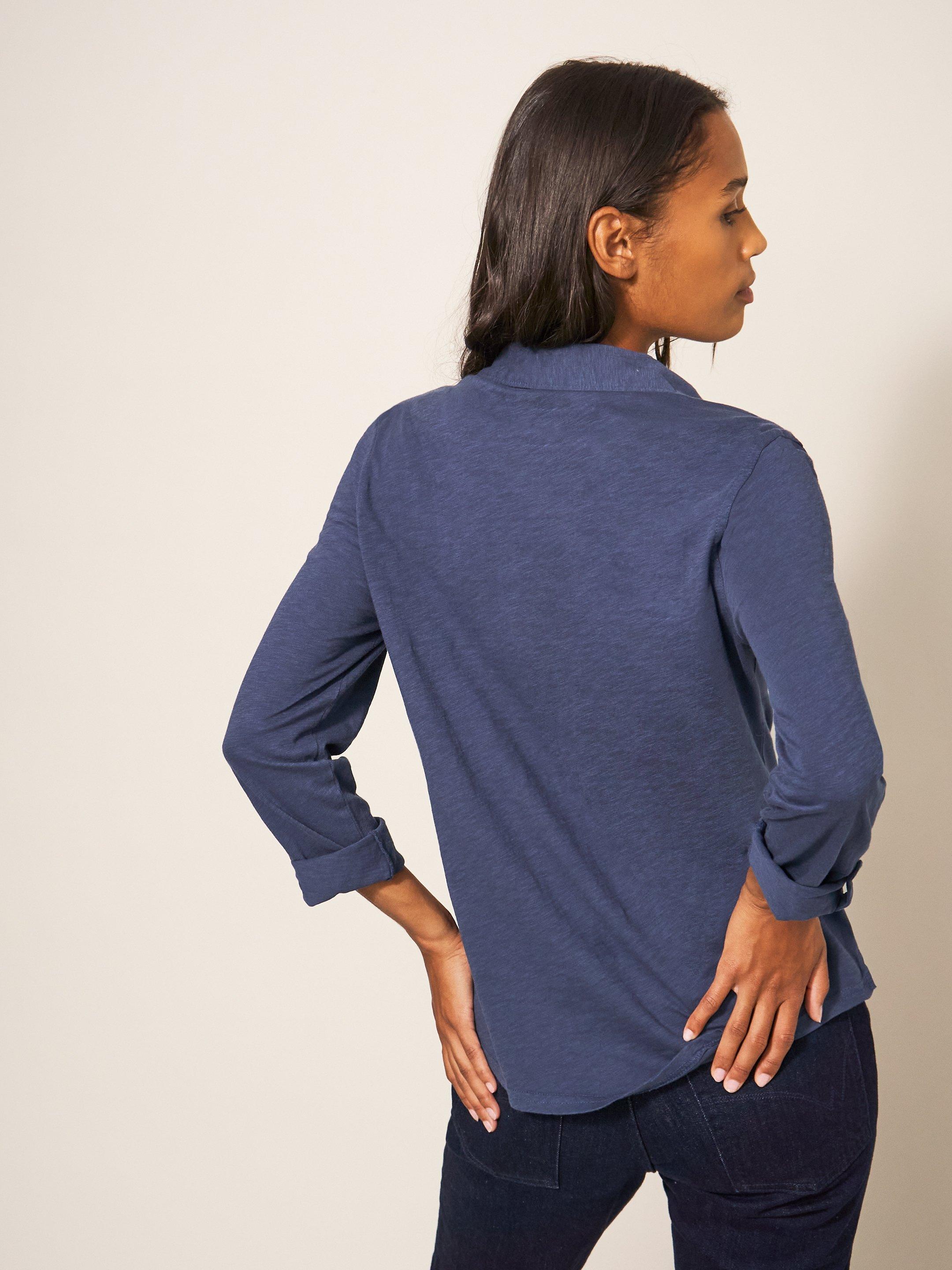 Annie Jersey Shirt in FR NAVY - MODEL BACK