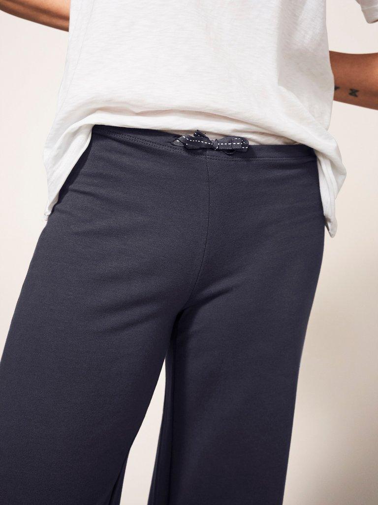 Dolce Organic Pant in CHARC GREY - MODEL DETAIL