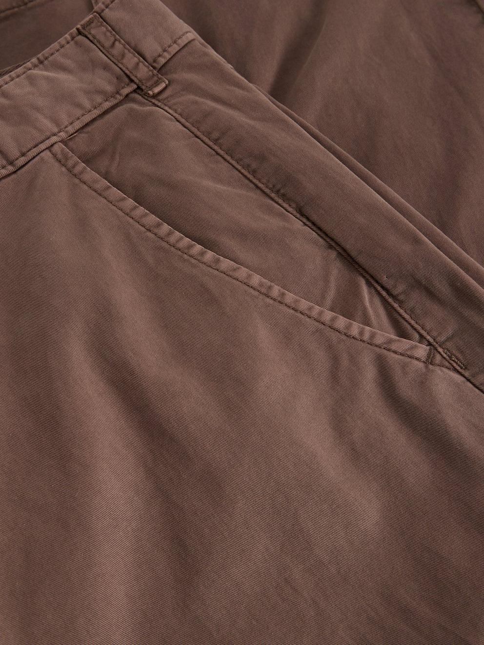 Sutton Organic Chino Trouser in DK BROWN - FLAT DETAIL