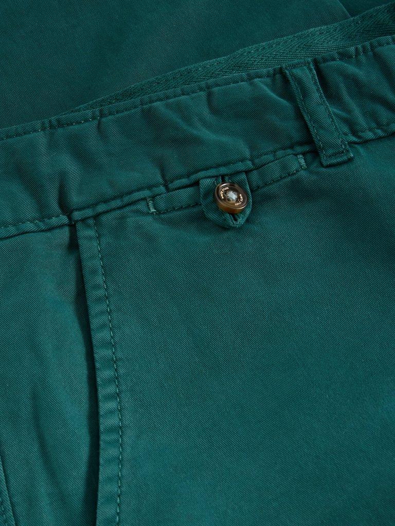 Sutton Organic Chino Trouser in EMERLD GRN - FLAT DETAIL