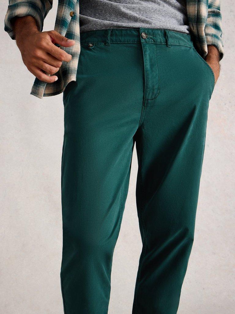 Sutton Organic Chino Trouser in EMERLD GRN - MODEL DETAIL