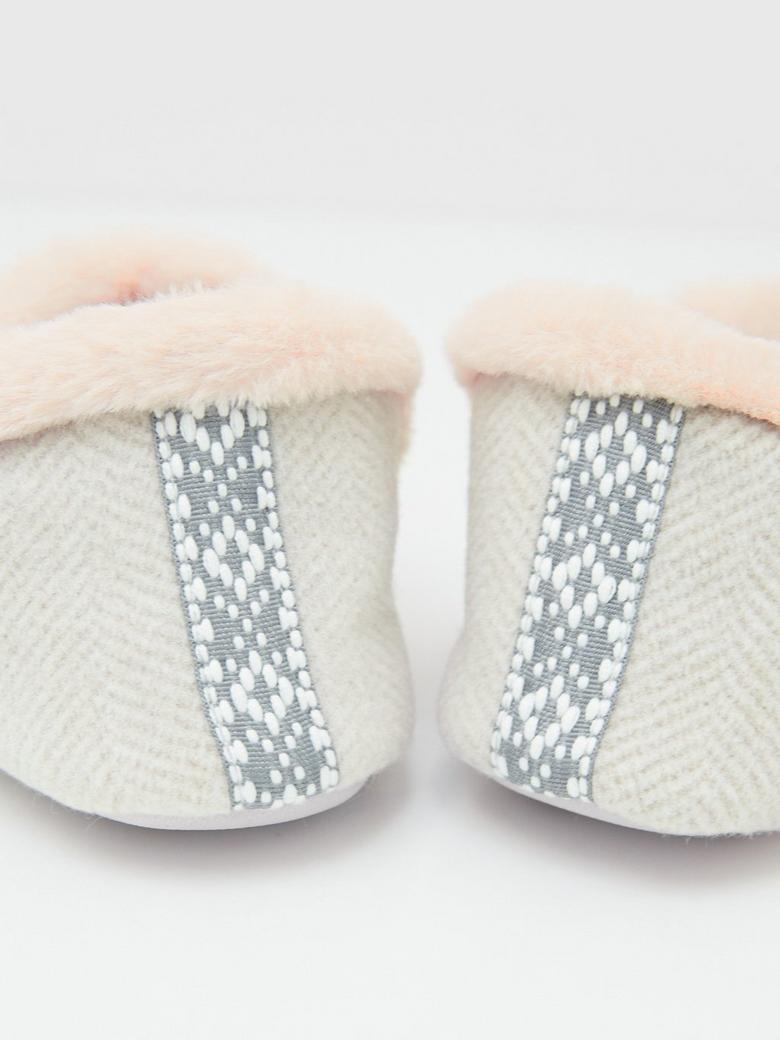 Ladies slippers white online stuff