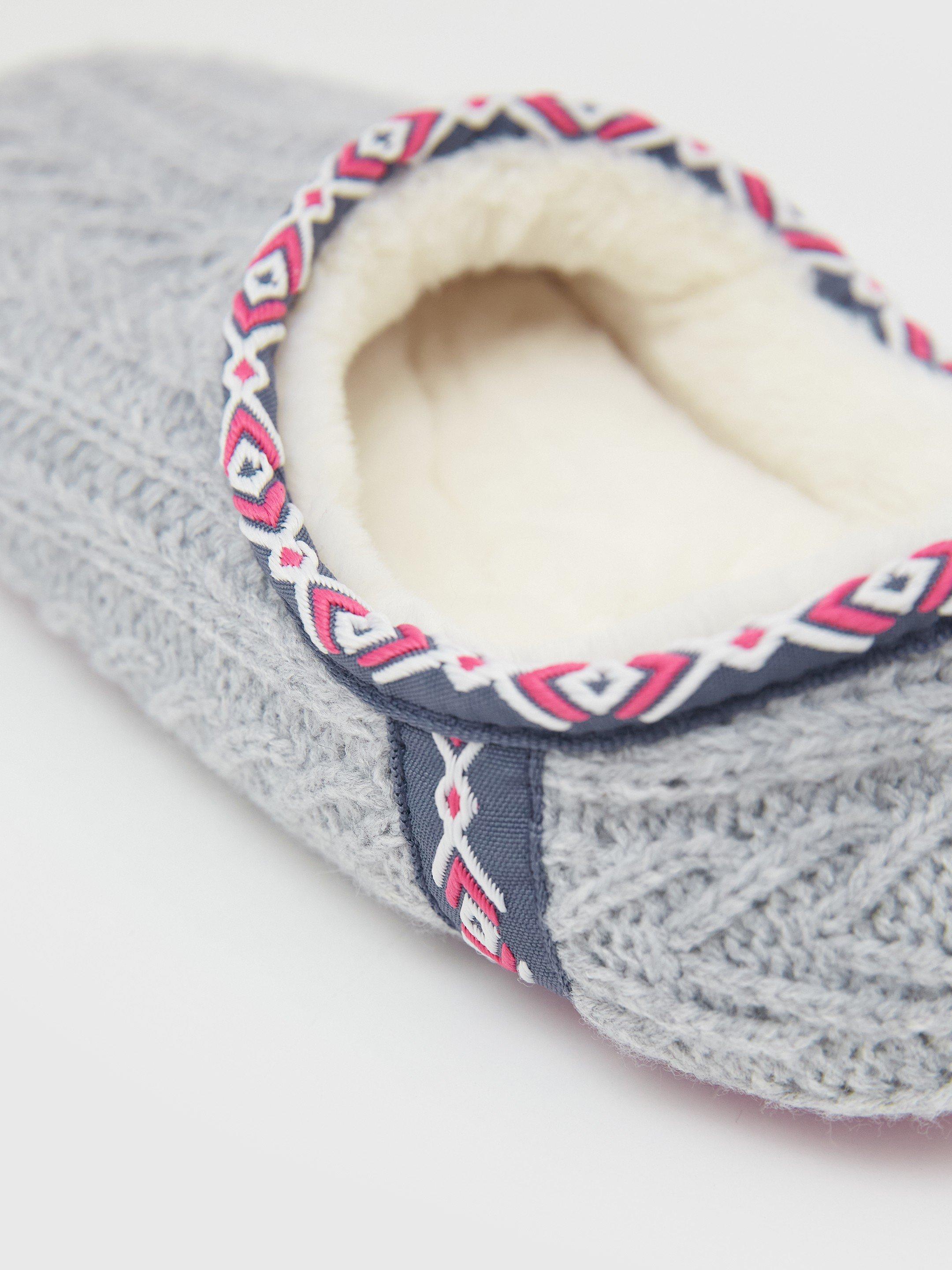 Cable Knit Closed Back Slipper in MID GREY - FLAT BACK