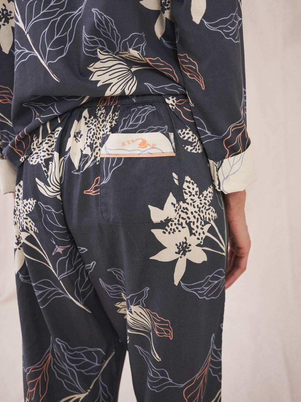 Nina Woven  Bottom in BLK MLT - MODEL BACK