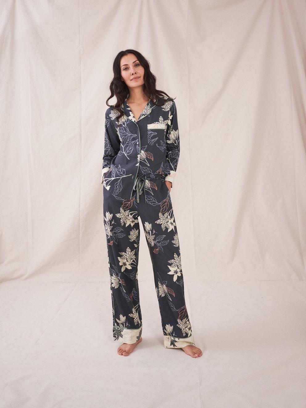 Nina Woven  Bottom in BLK MLT - MODEL FRONT