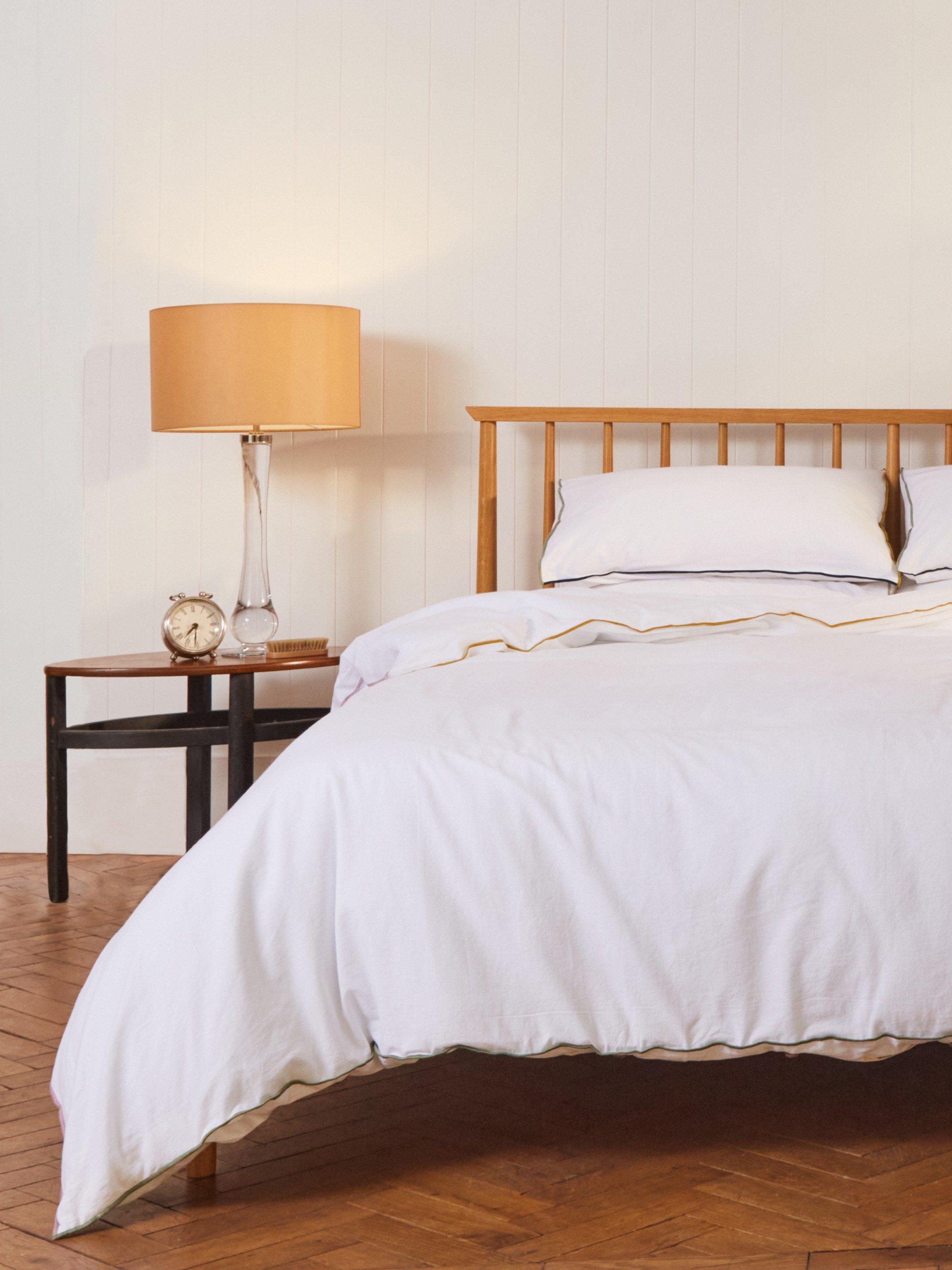Reversible Bed Linen King in WHITE MLT - MODEL DETAIL