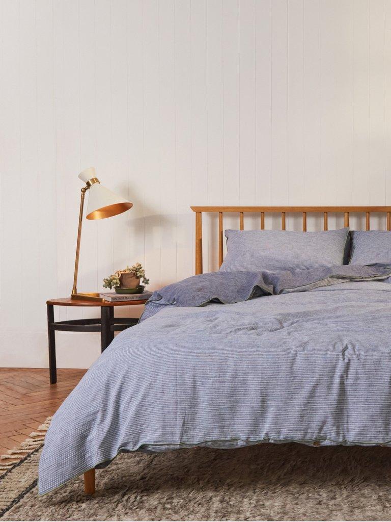 Reversible Bed Linen SuperKing in BLUE MLT - MODEL DETAIL