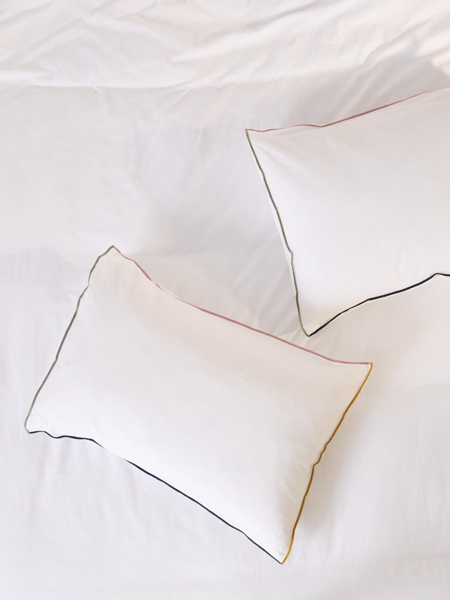 Pillow Case Set of 2 in WHITE MLT - LIFESTYLE