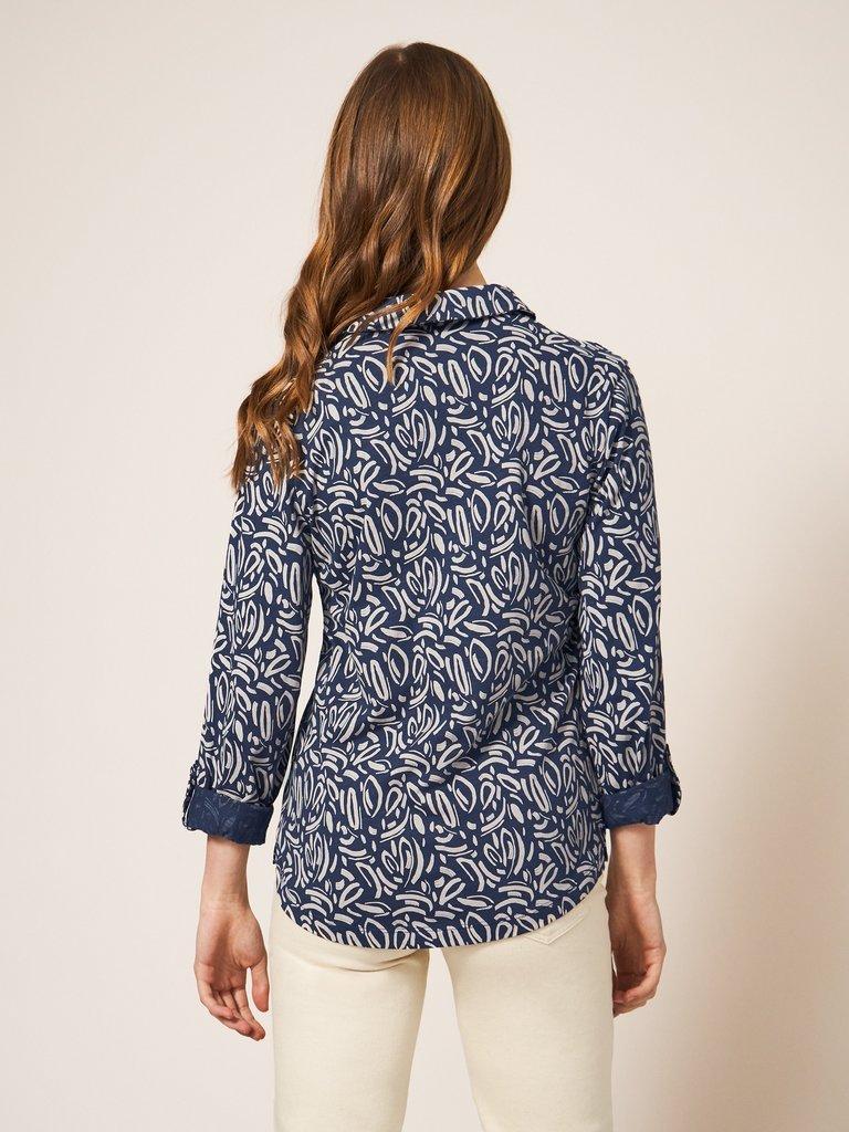 Annie Print Jersey Shirt in NAVY PR - MODEL BACK