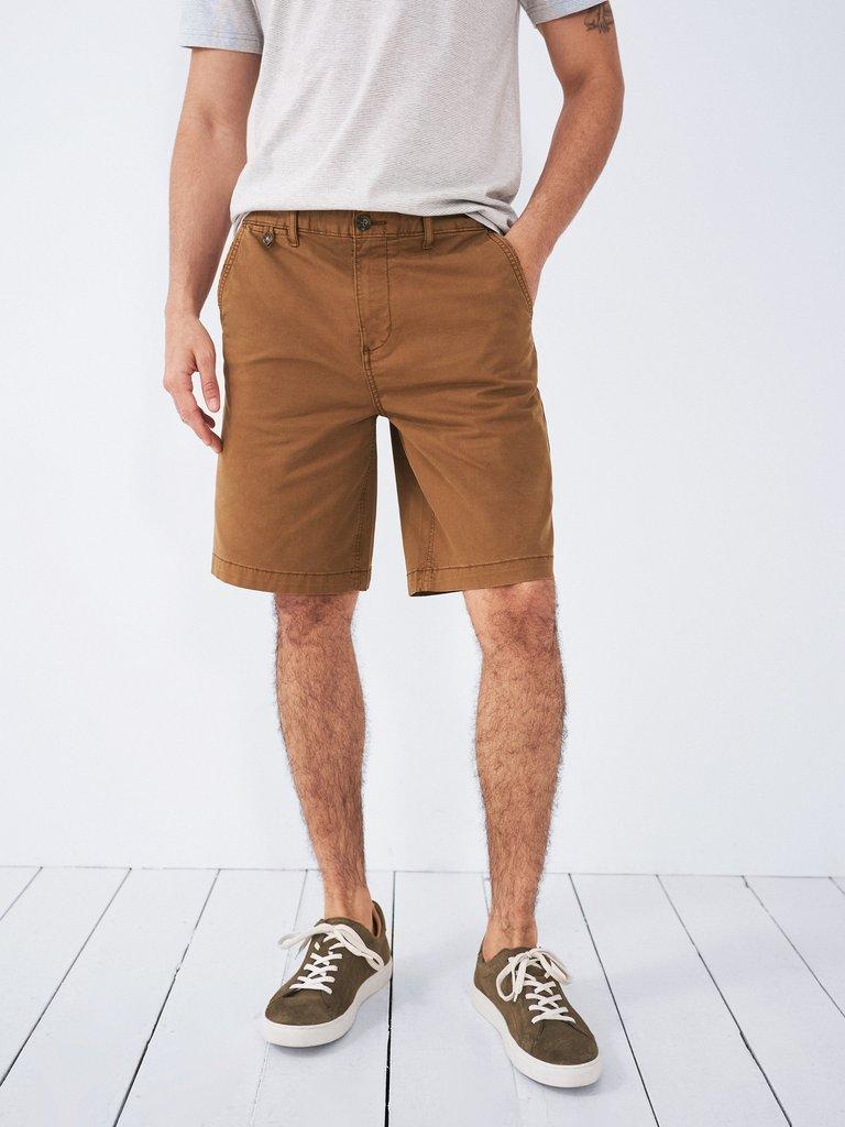 Sutton Organic Chino Shorts in MID BROWN - MODEL DETAIL