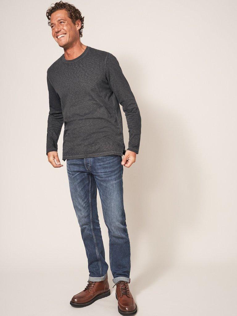 Long Sleeve Abersoch Tee in WASHED BLK - MODEL FRONT