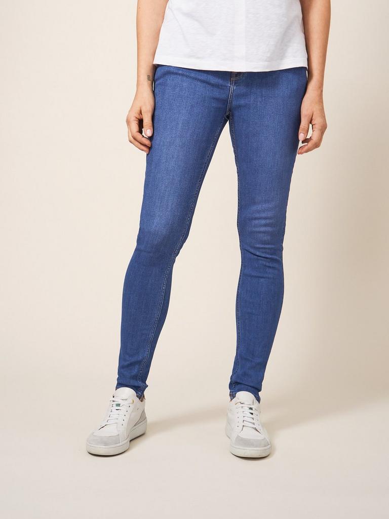 Amelia Skinny Jeans in LGT DENIM - LIFESTYLE