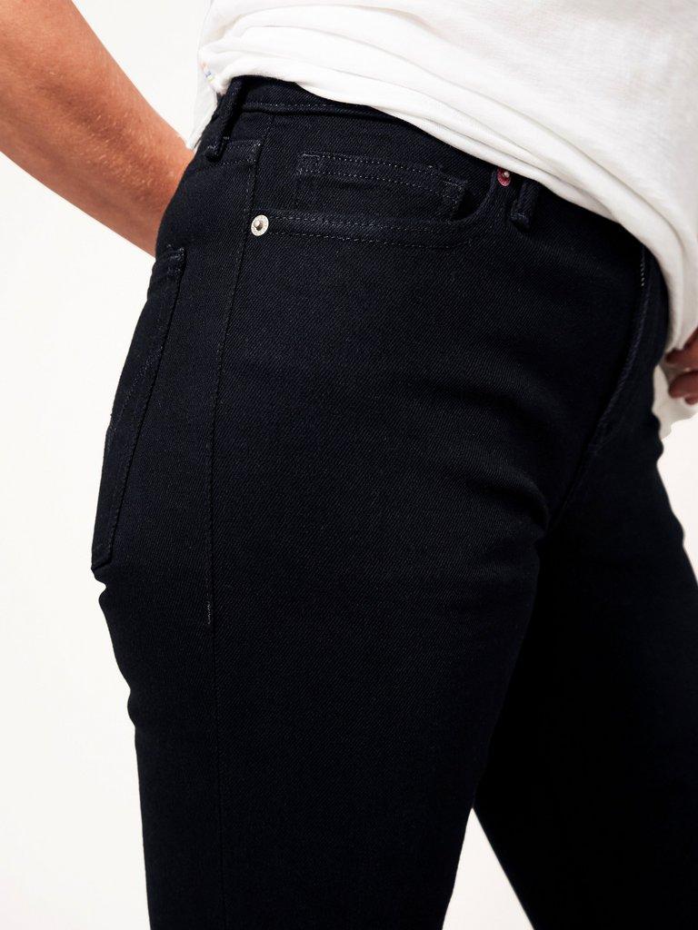 Brooke Straight Jean in BLK DENIM - MODEL DETAIL