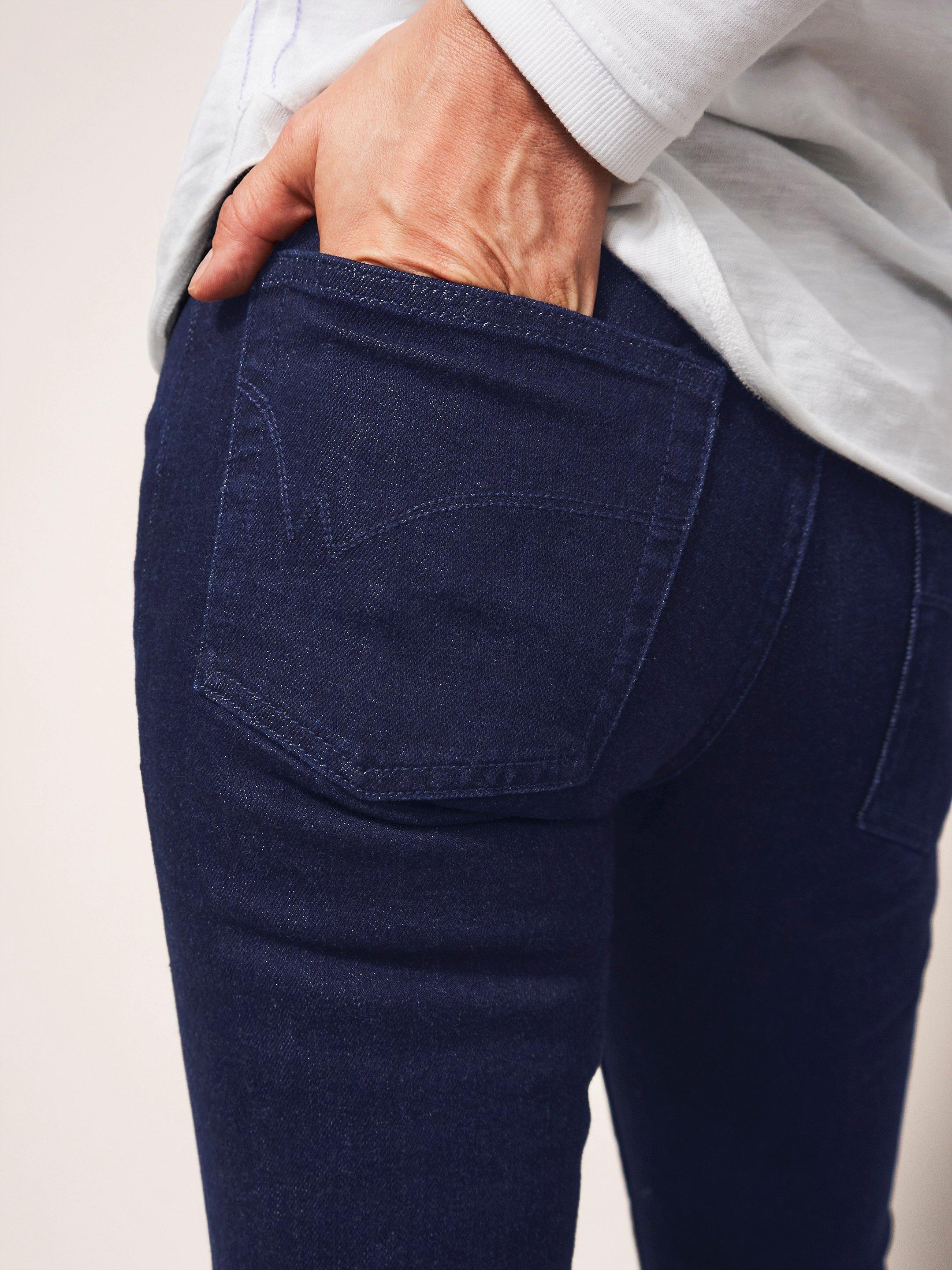 Brooke Straight Jeans in DK DENIM - MODEL DETAIL