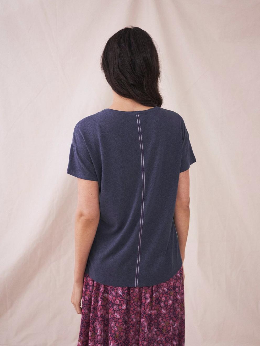 Voop Neck Linen Tee in DUS PURPLE - MODEL BACK