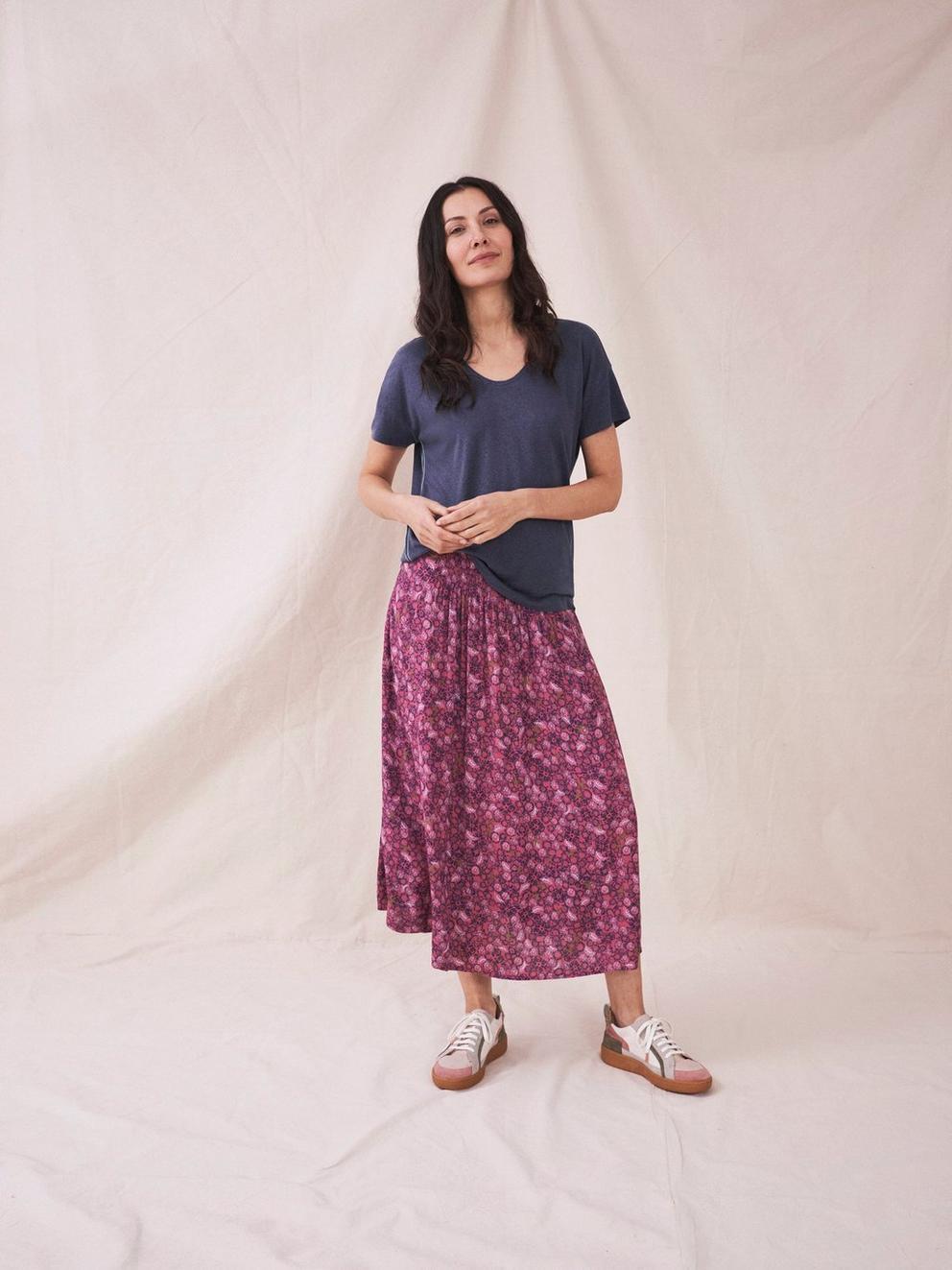 Voop Neck Linen Tee in DUS PURPLE - MODEL FRONT