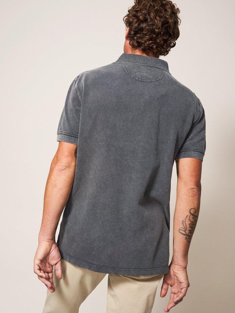 Utility Polo in WASHED BLK - MODEL BACK