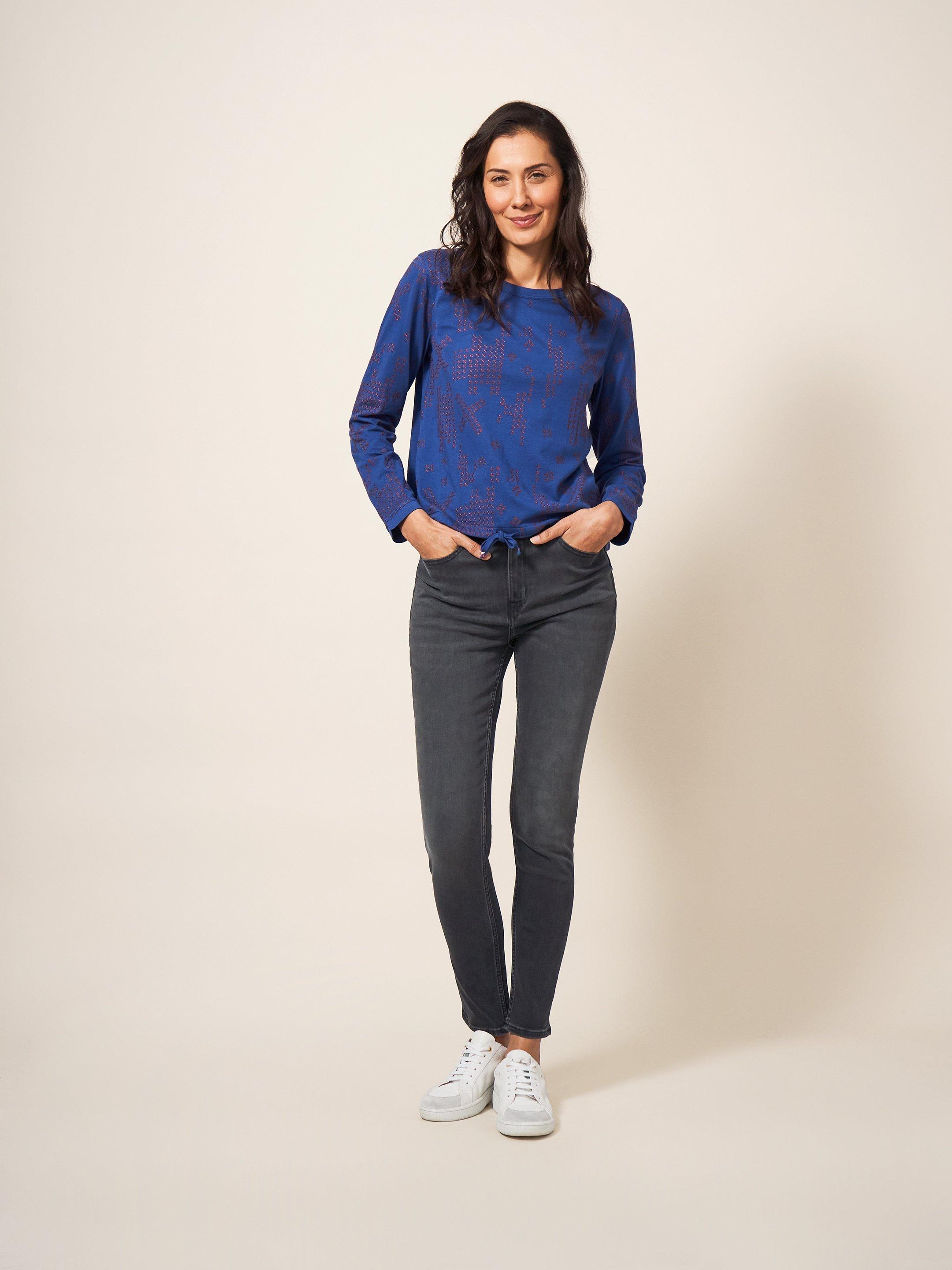 Amelia Skinny Leg Jeans in CHARC GREY - MODEL FRONT
