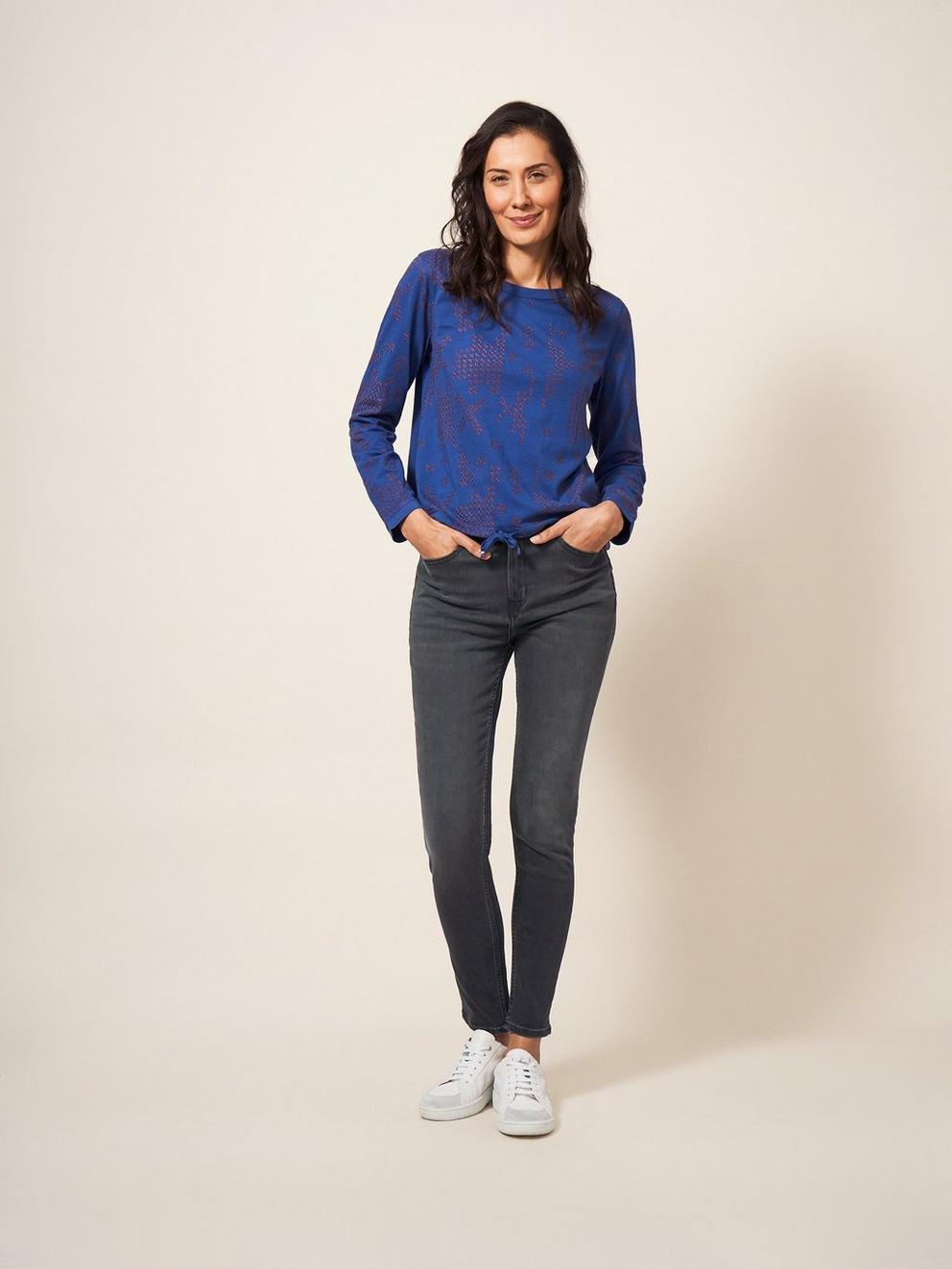 Amelia Skinny Leg Jeans in CHARC GREY - MODEL FRONT