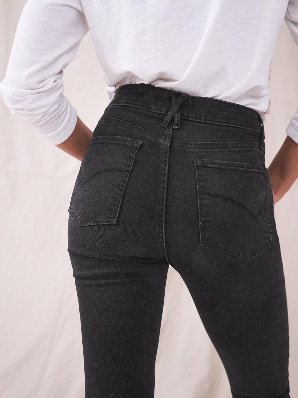 Amelia Skinny Leg Jeans in WASHED BLK - MODEL DETAIL