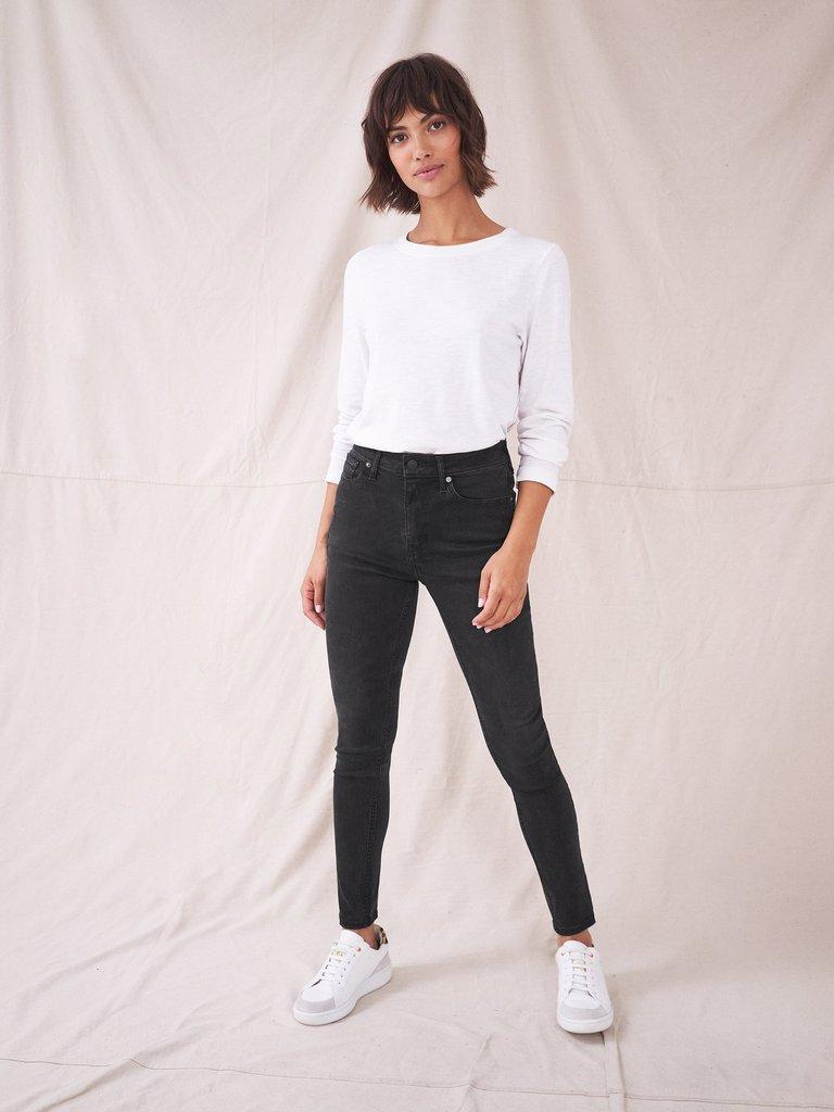 Amelia Skinny Leg Jeans in WASHED BLK - MODEL FRONT