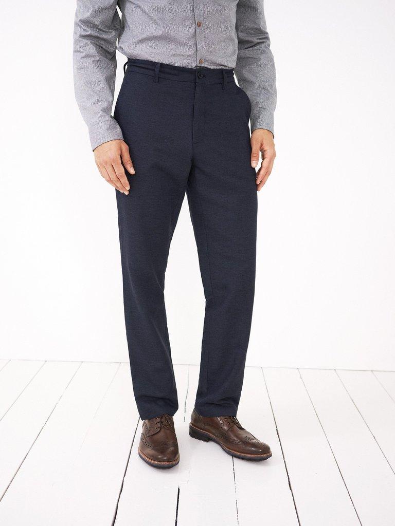 Abbott Linen Trouser in FR NAVY - MODEL DETAIL