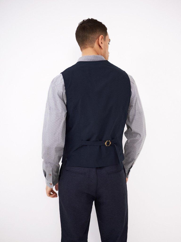 Abbott Linen Waistcoat in FR NAVY - MODEL BACK