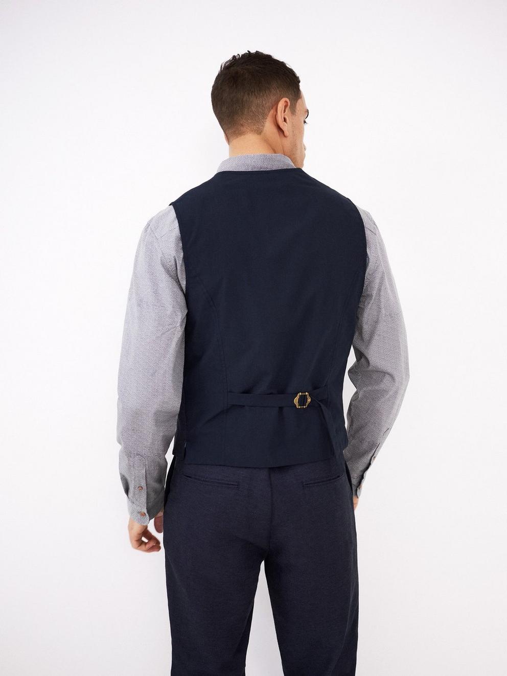Abbott Linen Waistcoat in FR NAVY - MODEL BACK