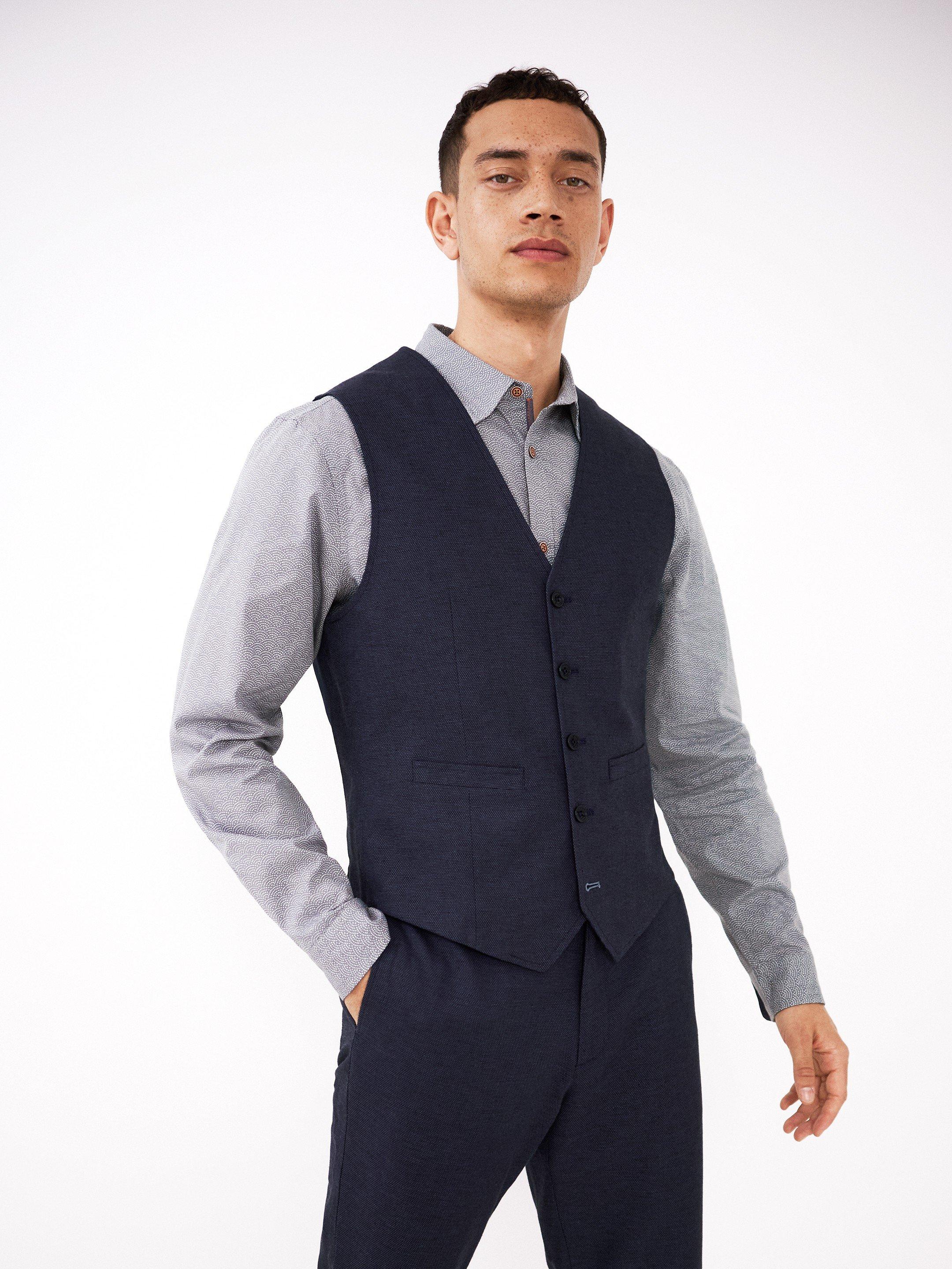 Abbott Linen Waistcoat in FR NAVY - MODEL FRONT