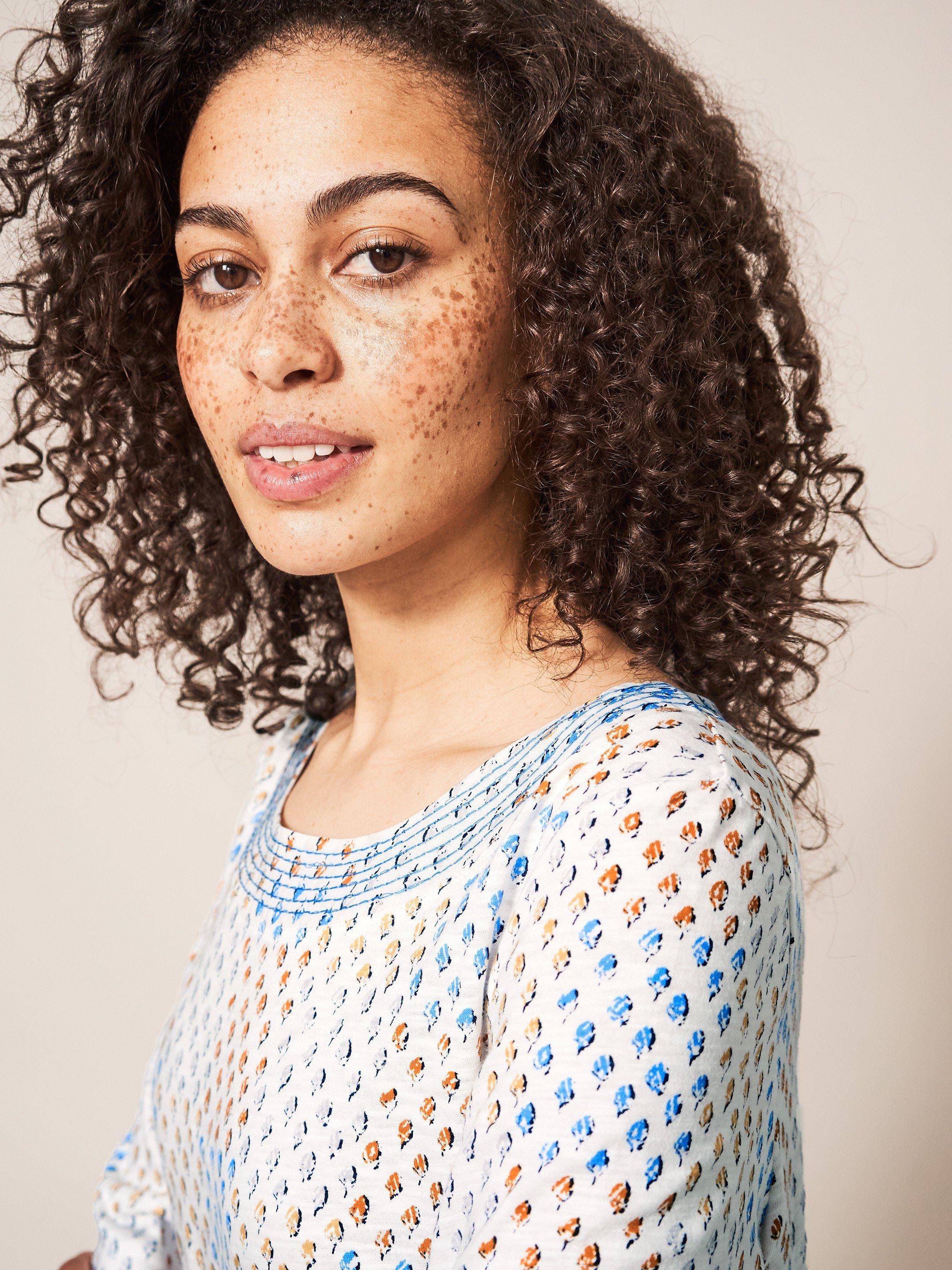Weaver Jersey Printed Tee in WHITE MLT - MODEL DETAIL
