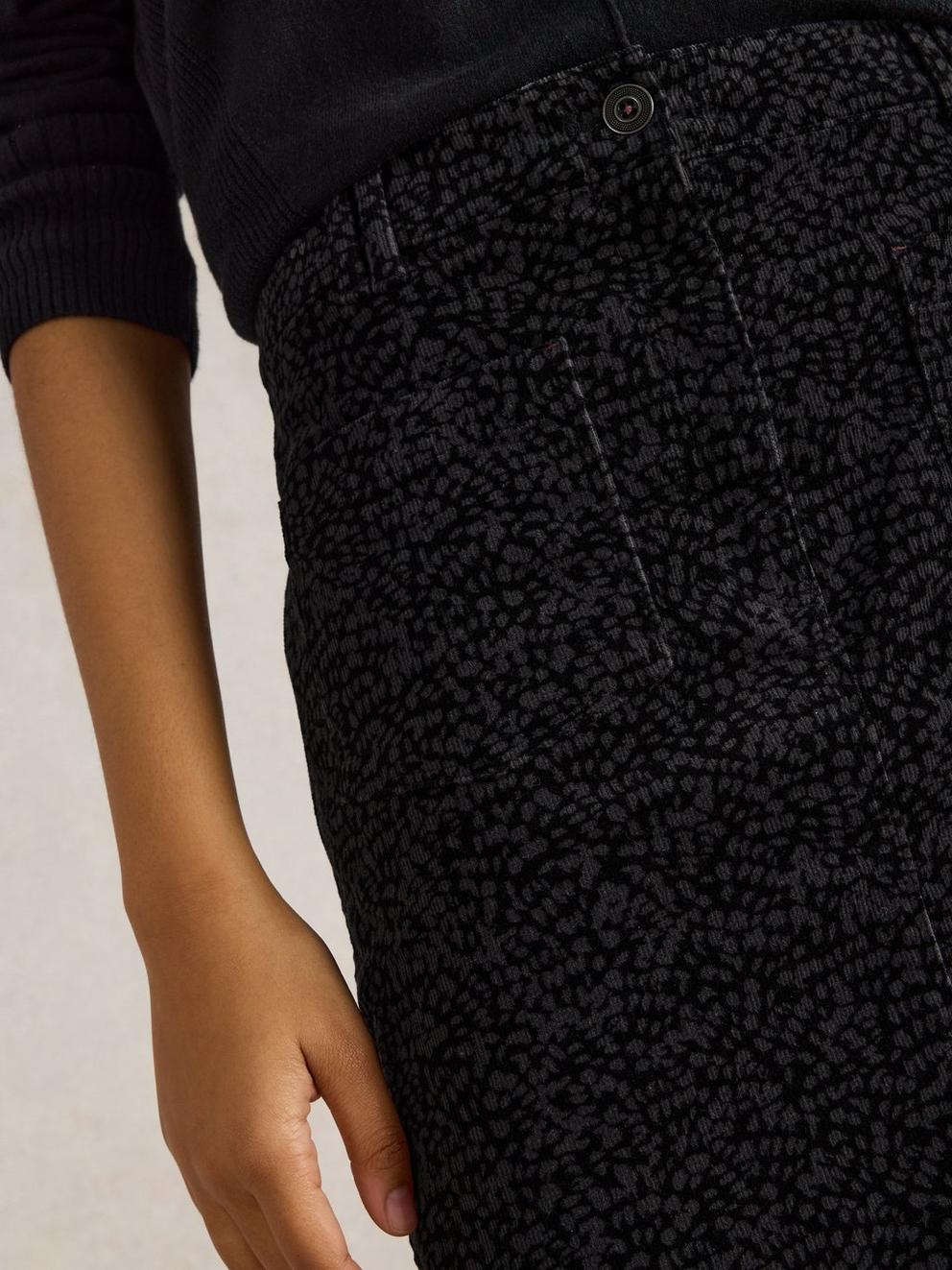 Melody Organic Cord Skirt in BLK PR - MODEL DETAIL