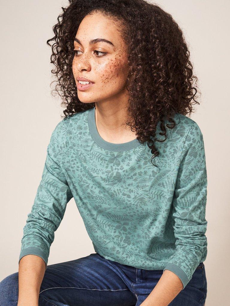 Cassie Print Tee in TEAL PR - LIFESTYLE