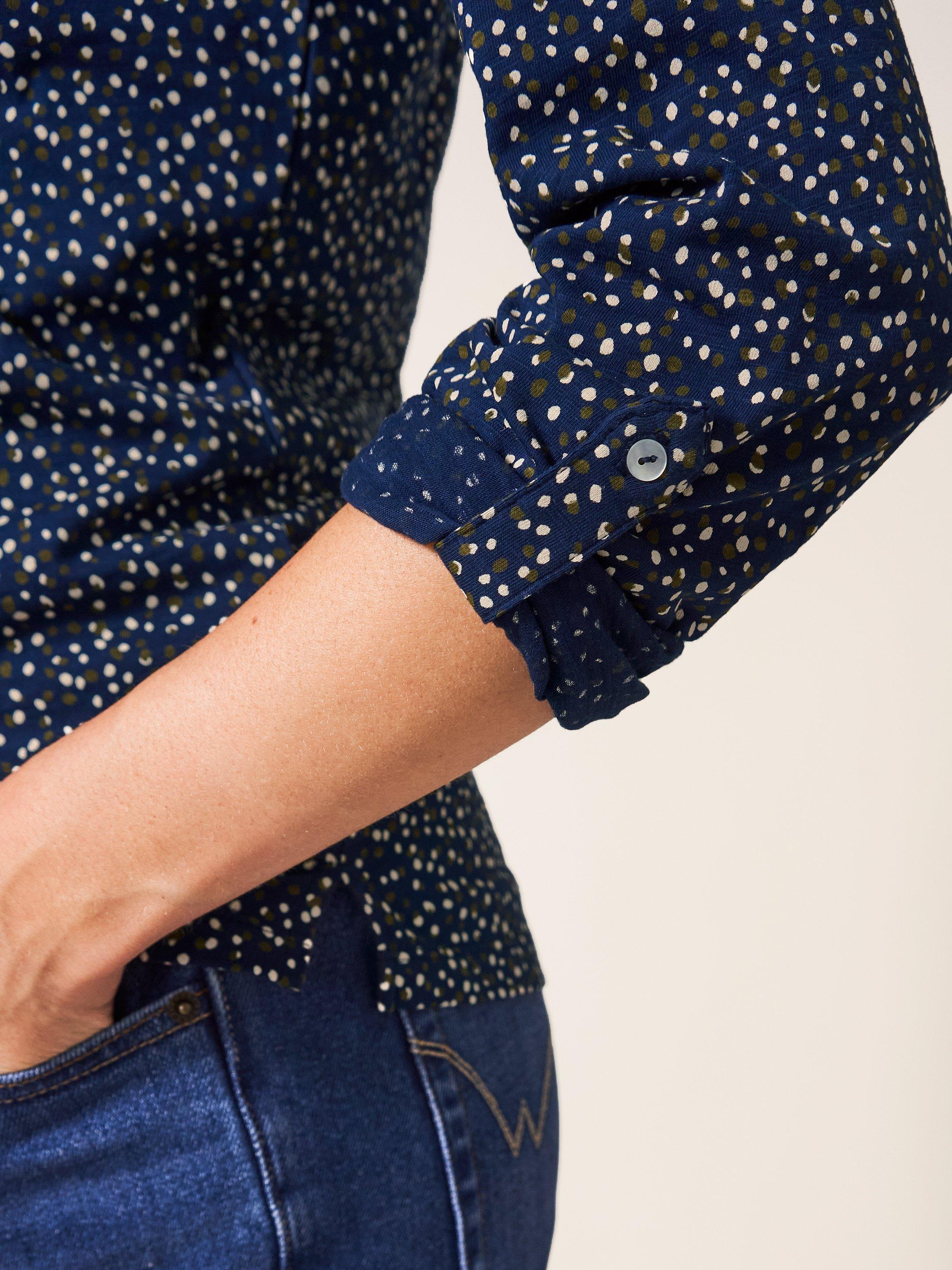 Annie Printed Jersey Shirt in NAVY MULTI - MODEL DETAIL