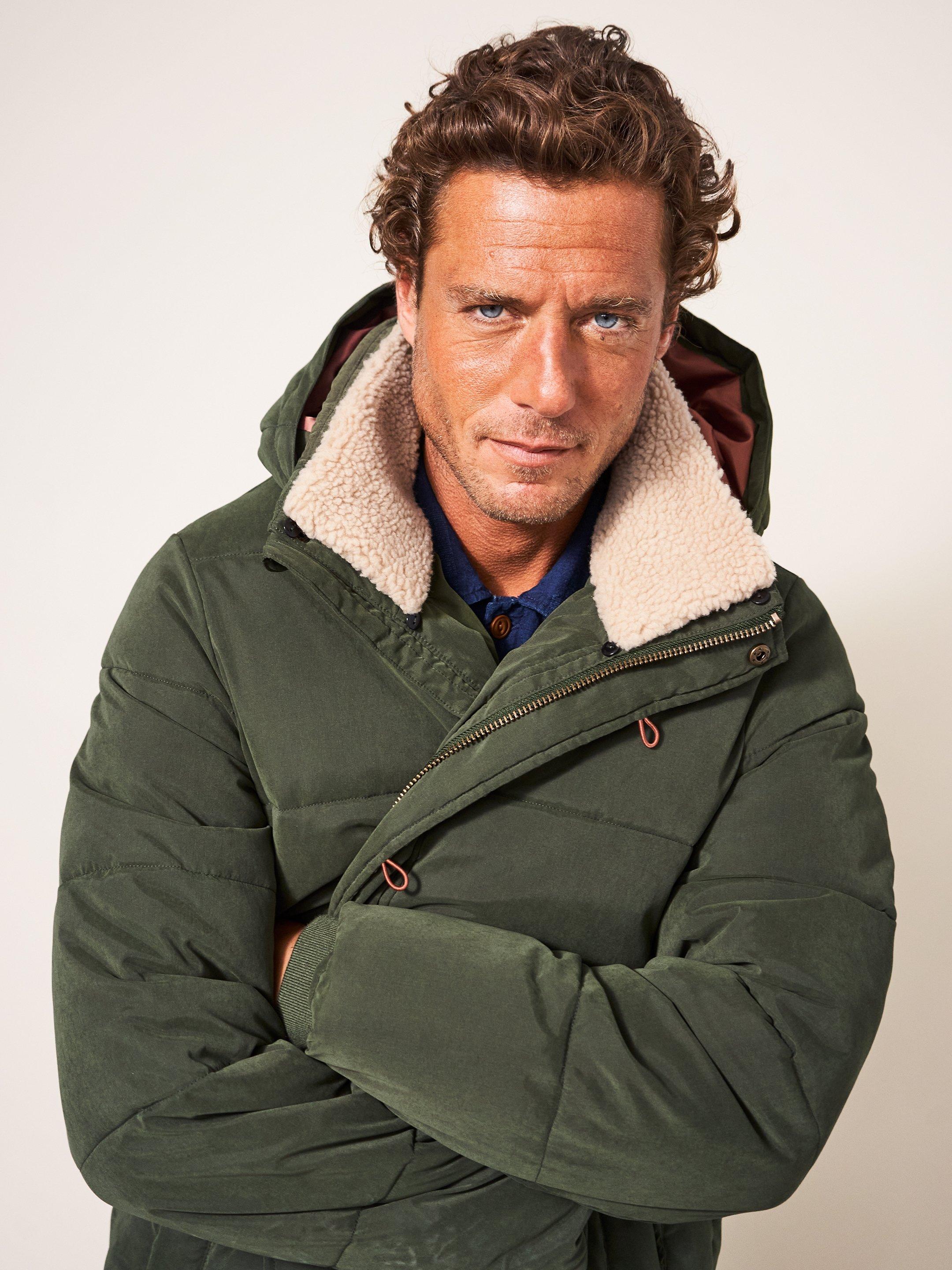 Everest Puffer in DK GREEN - MODEL FRONT
