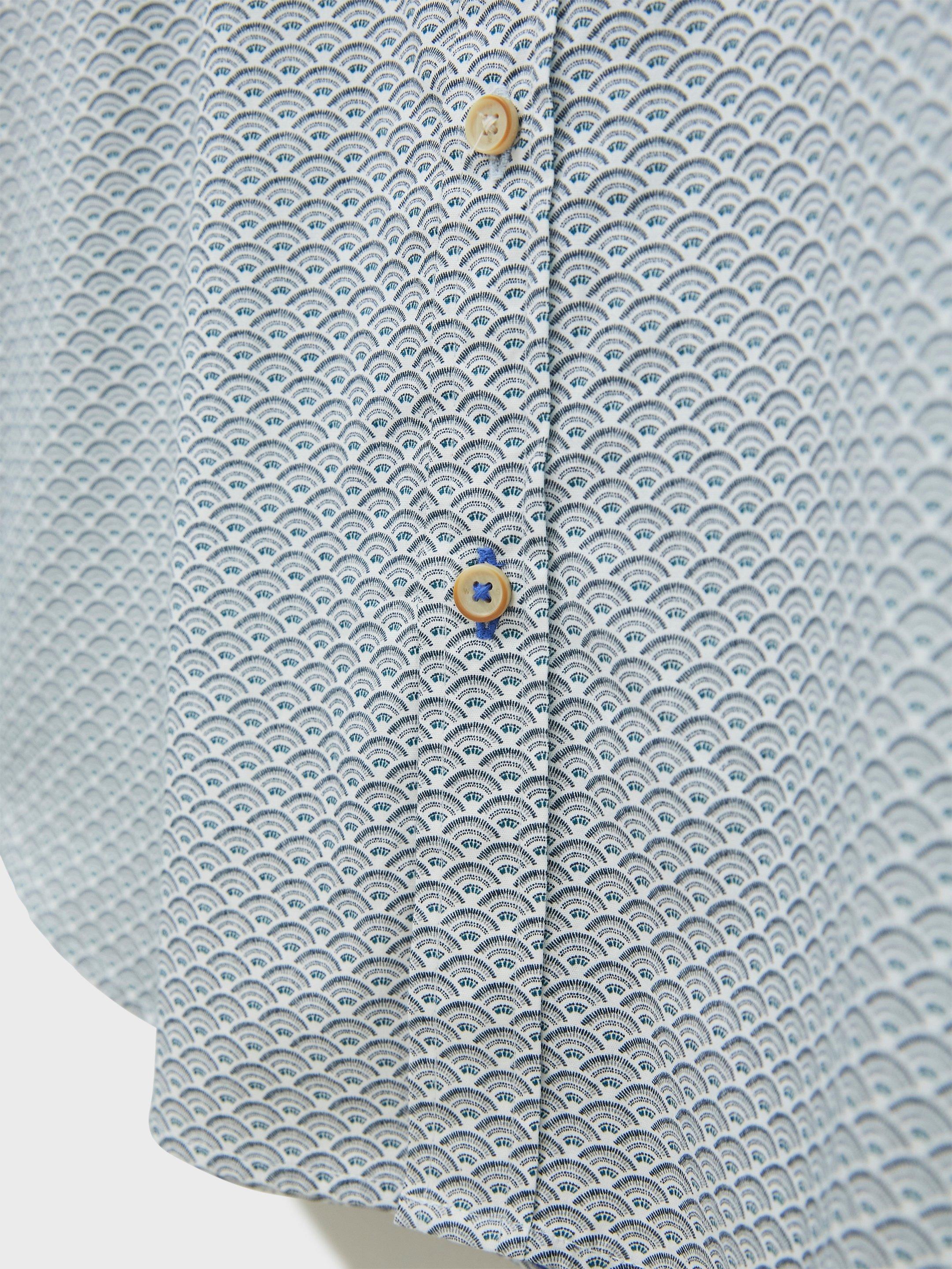Fan Geometric Printed Shirt in LGT NAT - FLAT DETAIL