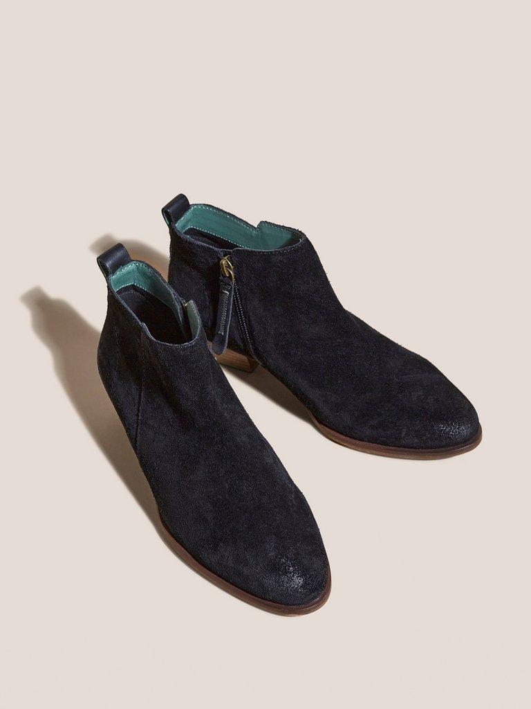 Willow Ankle Boot in PURE BLK - FLAT FRONT
