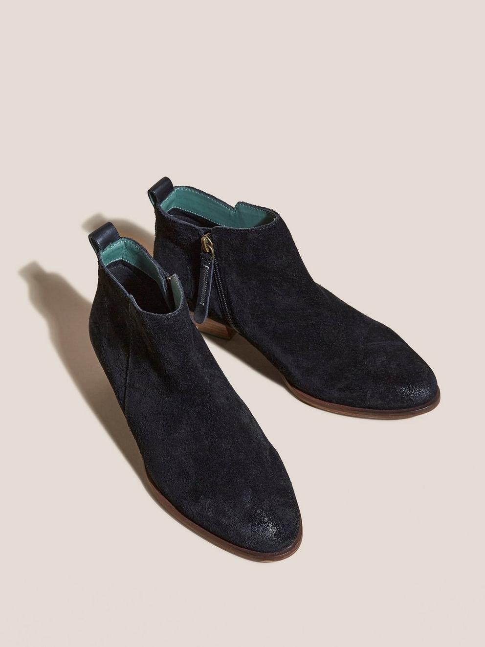 Willow Ankle Boot in PURE BLK - FLAT FRONT