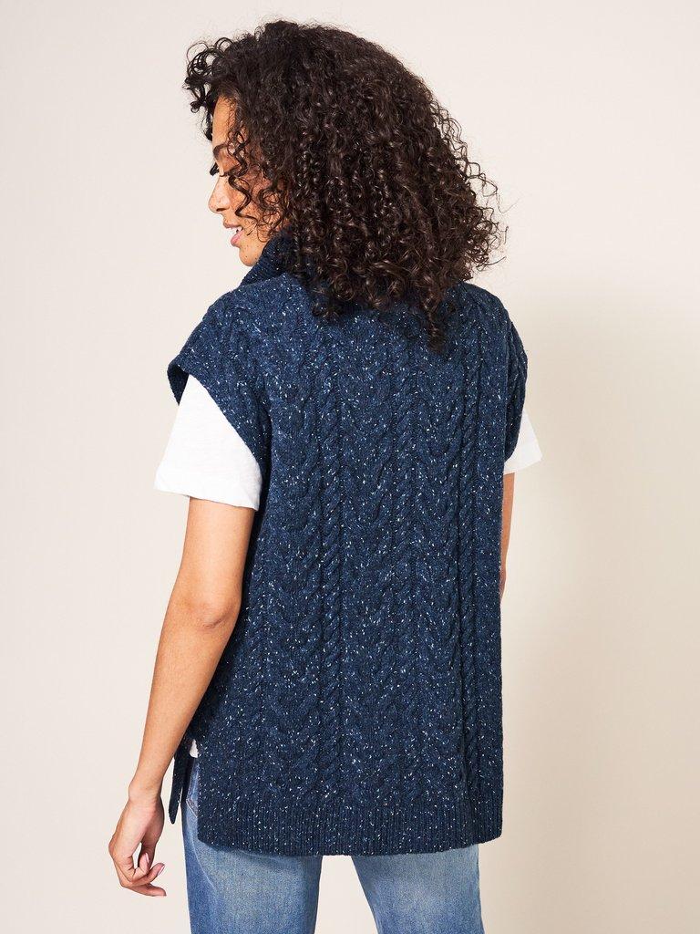 Chestnut Cable Pocket Poncho in DARK NAVY - MODEL BACK