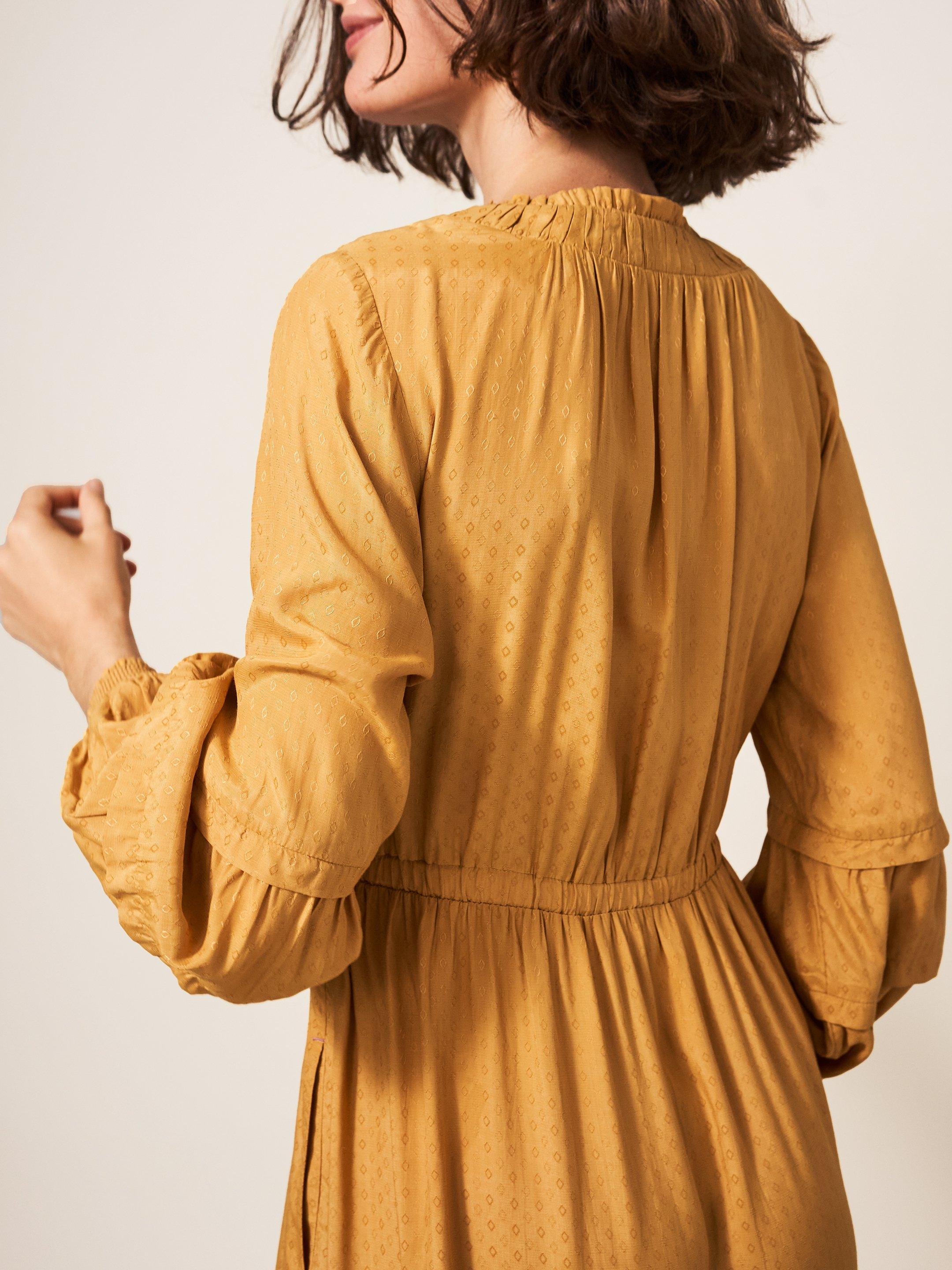 Maisy Midi Dress in LGT YELLOW - MODEL DETAIL