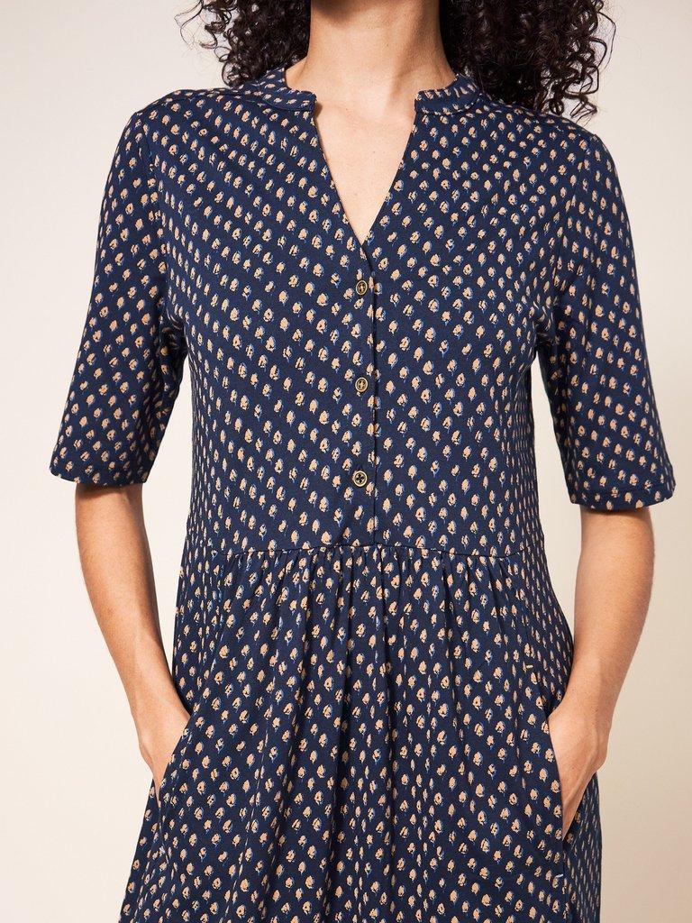 Naya Organic Cotton Blend  Jersey Dress in NAVY MULTI - MODEL DETAIL