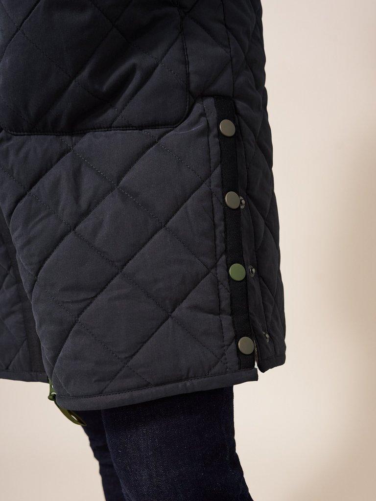 Luckie Quilted Coat in DK GREY - MODEL DETAIL